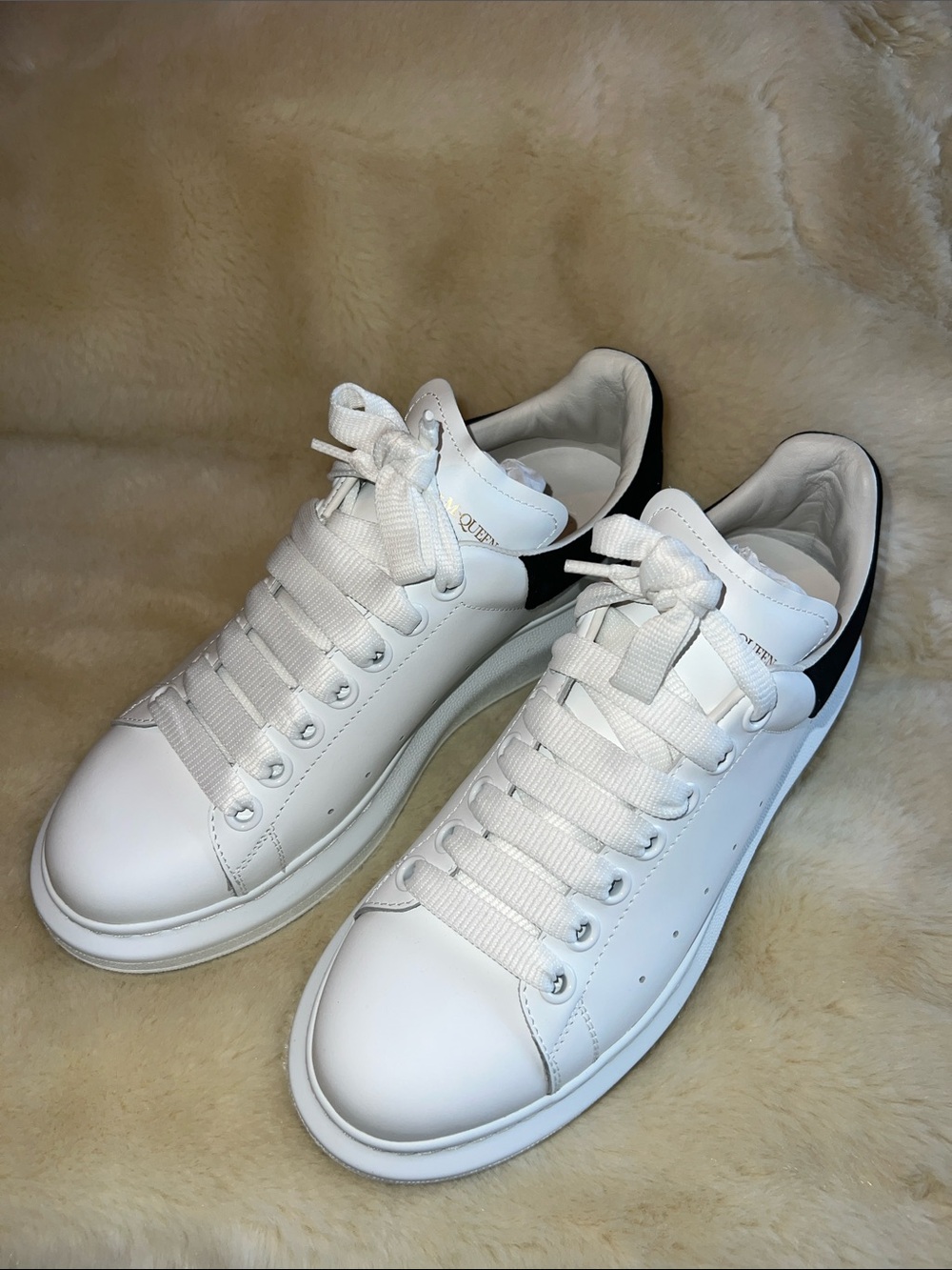 Alexander McQueen Larry Leather Sneakers White/Black EU 39 | Box Included